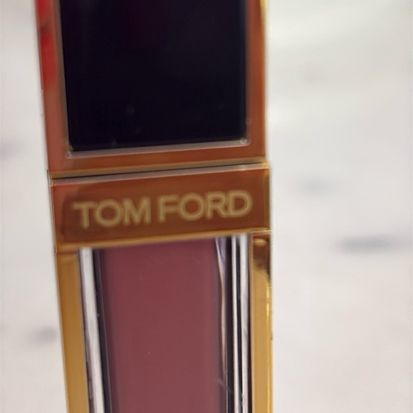 Tom Ford Lip Gloss Luxe in Sunrise Pink 022 ( Mauve) - Picture 8 of 10